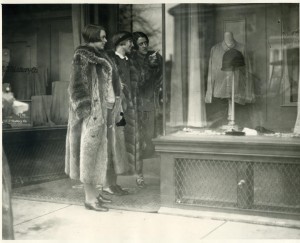 Wellesley students shopping in the village in 1928.